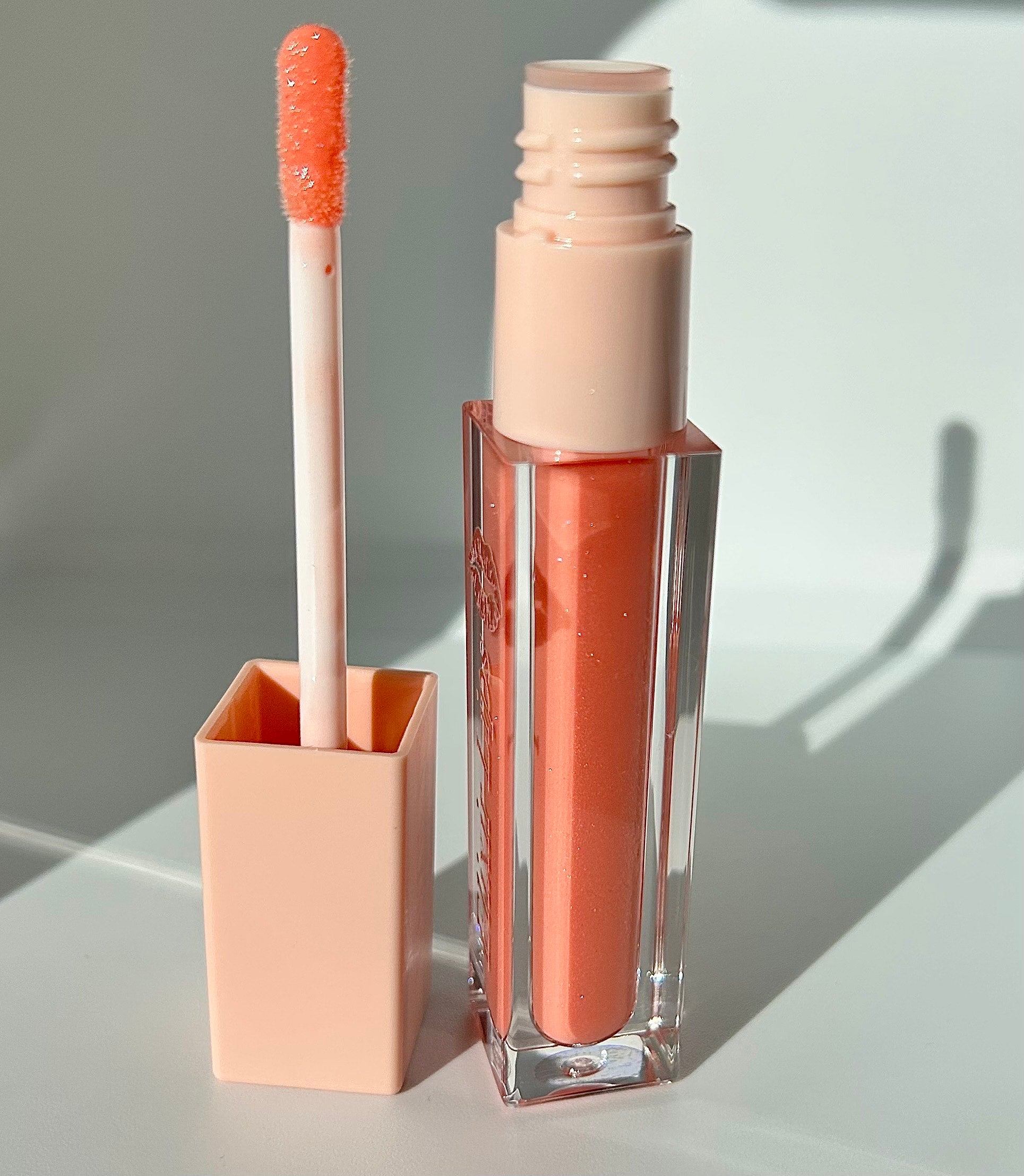 Gloss à lèvres pailleté Peach Pearl – effet volume & brillance intense